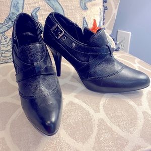 Vera Wang Anklet Leather Heeled Boots